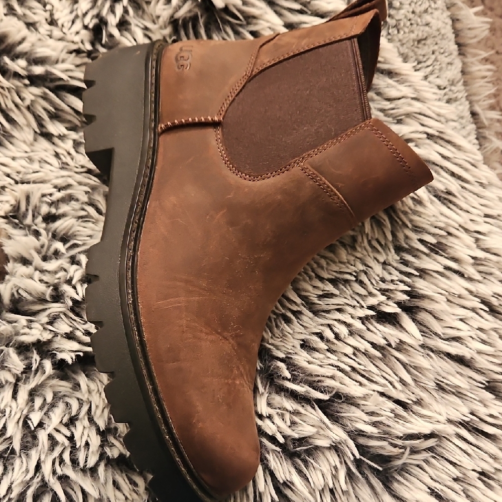 UGG Women's Chestnut Ankle Boots